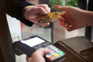 ¿Cuál es la diferencia entre tarjeta de débito y tarjeta de crédito?